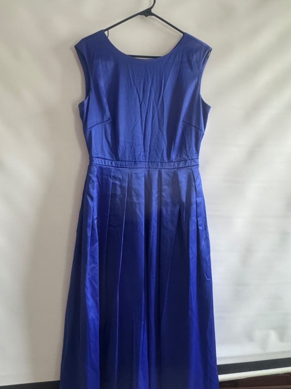 tahari satin navy blue sleeveless maxi dress. - Picture 5 of 6